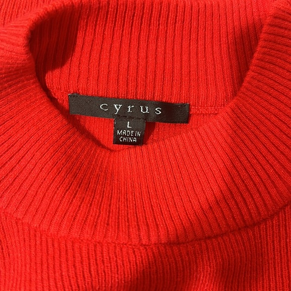 Cold shoulder sweater - Picture 3 of 6